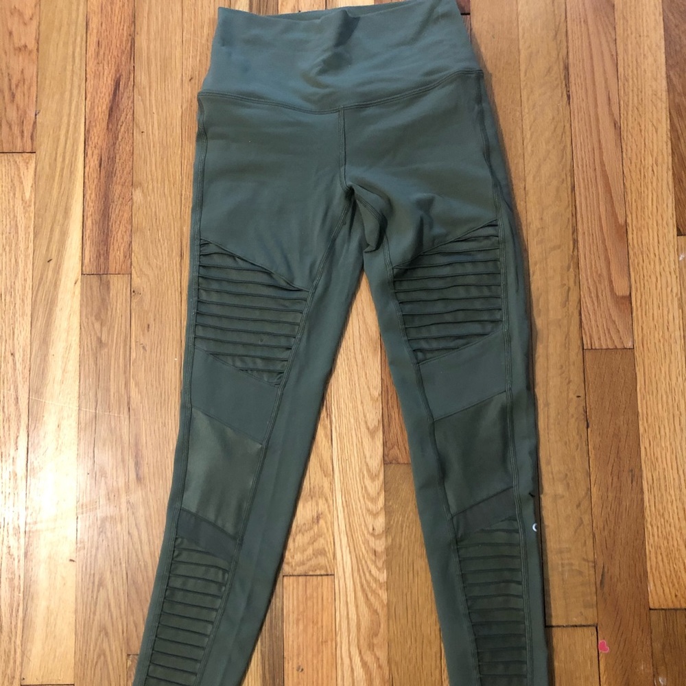 ALO Moto Leggings, GUC, purchased for $125. Size S